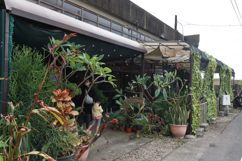 桃園大園美食|季風沙丘 – 老。樣子三店 。寵物友善餐廳、老宅工業風咖啡廳、草漯沙丘地質公園旁 - 第4張圖 桃園大園美食|季風沙丘 – 老。樣子三店 。寵物友善餐廳、老宅工業風咖啡廳、草漯沙丘地質公園旁