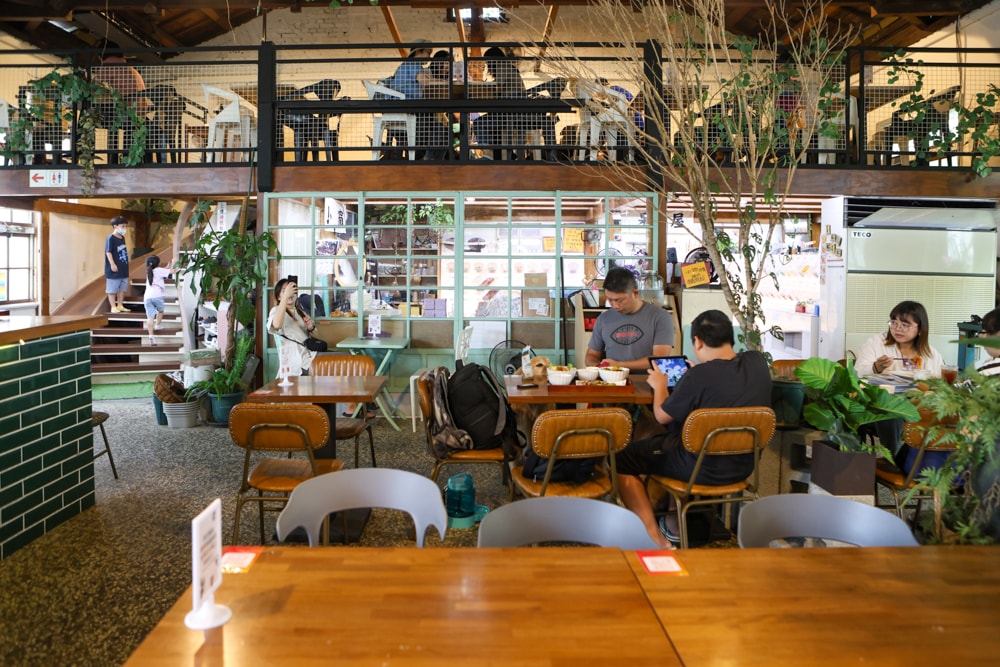 嘉義美食｜廢溫室Greenhouse Café。寵物友善餐廳、充滿綠意植栽的百年老宅餐廳、森林系咖啡廳
