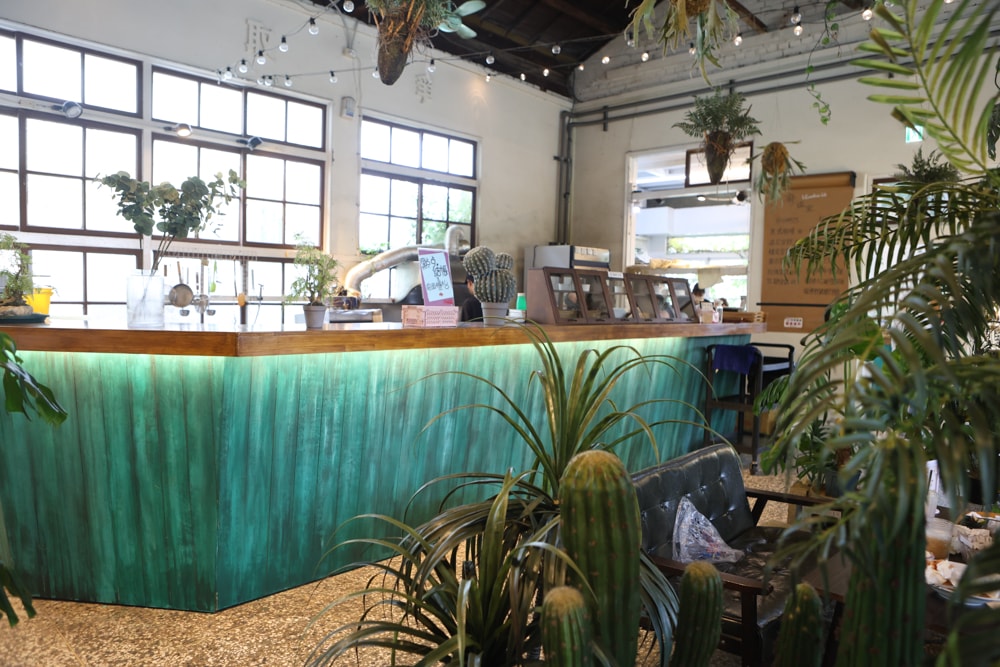 嘉義美食｜廢溫室Greenhouse Café。寵物友善餐廳、充滿綠意植栽的百年老宅餐廳、森林系咖啡廳