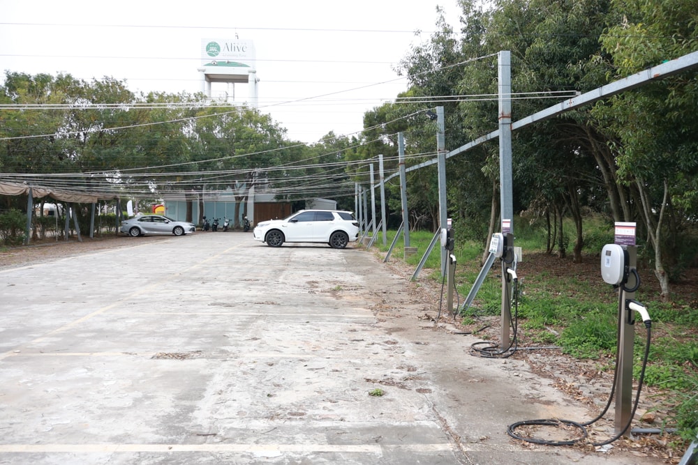 森渼原ALIVE Glamping Base｜台中豪華露營、寵物友善奢華露營、露營車、懶人露營、免裝備免搭帳、一泊三食