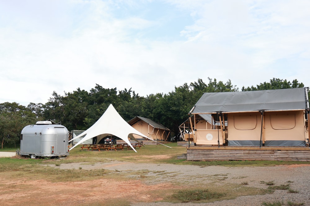 森渼原ALIVE Glamping Base｜台中豪華露營、寵物友善奢華露營、露營車、懶人露營、免裝備免搭帳、一泊三食