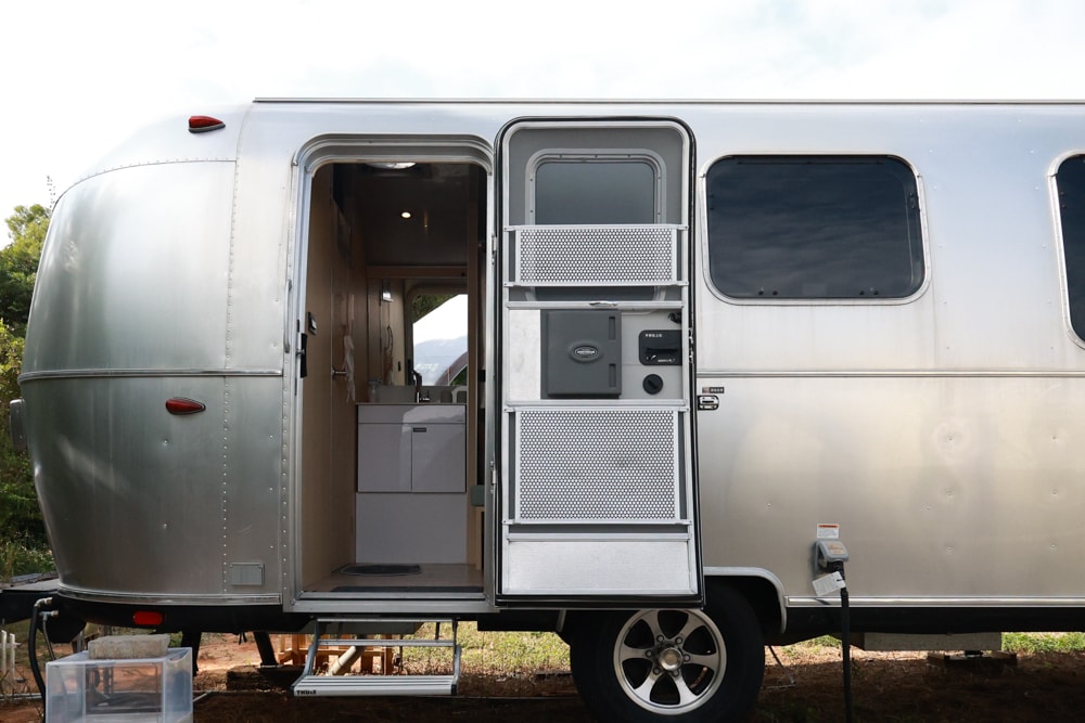 森渼原ALIVE Glamping Base｜台中豪華露營、寵物友善奢華露營、露營車、懶人露營、免裝備免搭帳、一泊三食