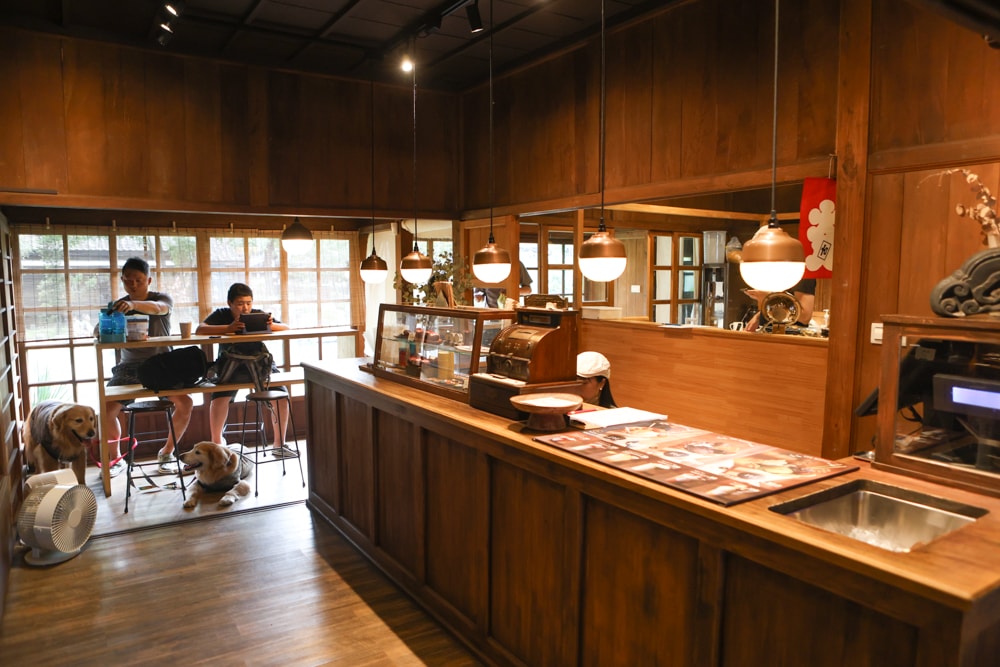 嘉義景點｜檜意森活村。寵物友善景點、森咖啡（雞蛋仔鬆餅咖啡廳）、湯城鵝行（鵝油專賣所）