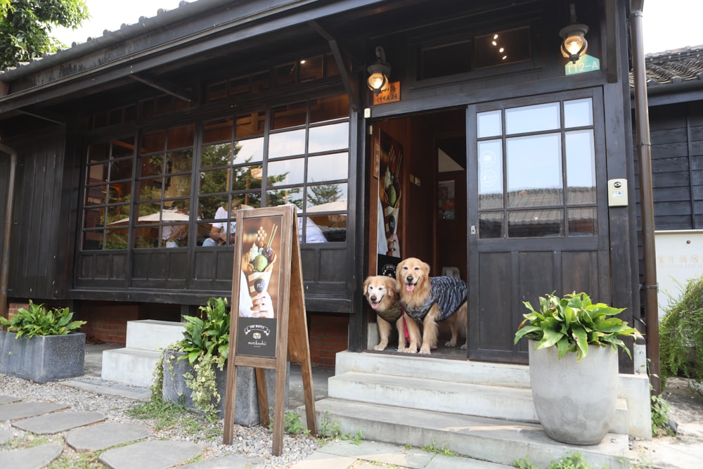 嘉義景點｜檜意森活村。寵物友善景點、森咖啡（雞蛋仔鬆餅咖啡廳）、湯城鵝行（鵝油專賣所）