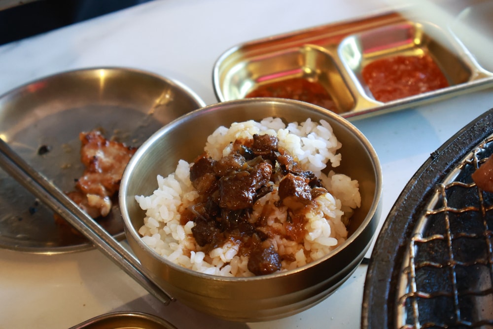 燒肉吉室 宜蘭燒肉吃到飽｜宜蘭寵物友善餐廳、狗狗鮮食餐吃到飽、炭火燒烤、桌邊撥蝦服務