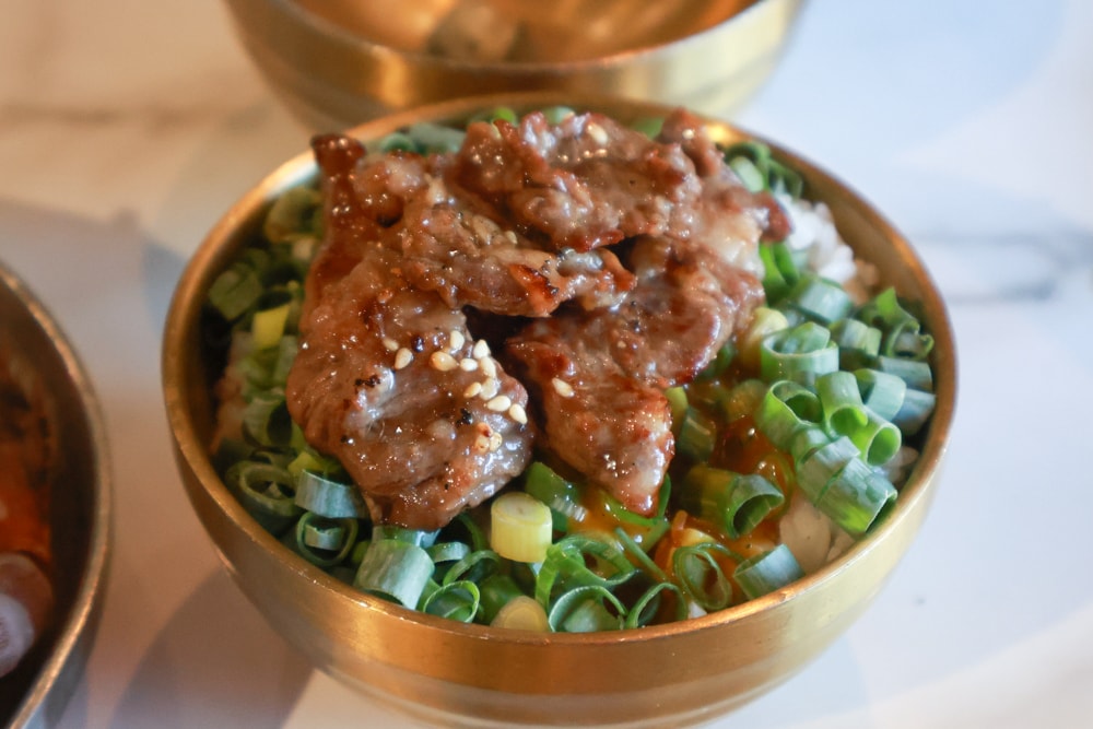 燒肉吉室 宜蘭燒肉吃到飽｜宜蘭寵物友善餐廳、狗狗鮮食餐吃到飽、炭火燒烤、桌邊撥蝦服務