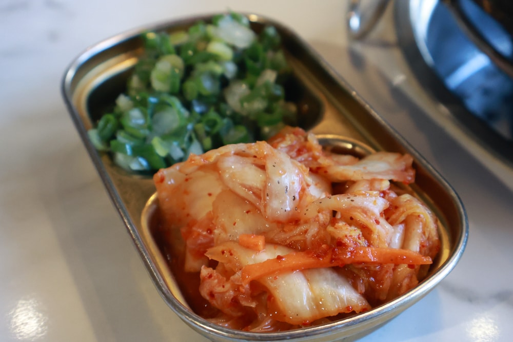 燒肉吉室 宜蘭燒肉吃到飽｜宜蘭寵物友善餐廳、狗狗鮮食餐吃到飽、炭火燒烤、桌邊撥蝦服務