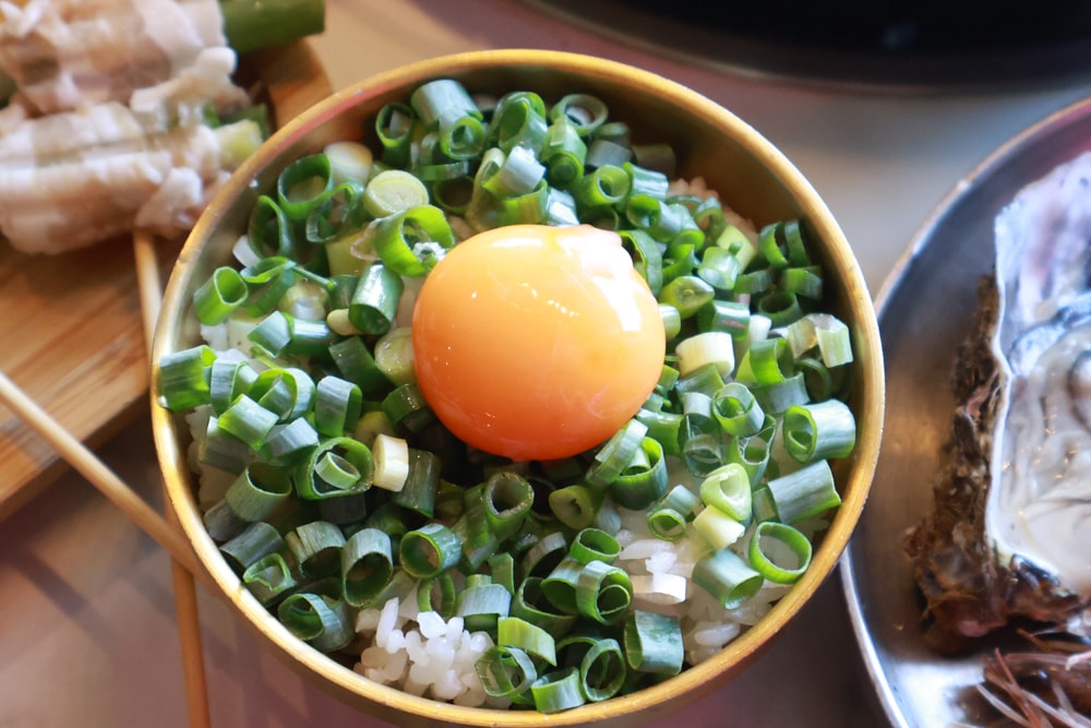 燒肉吉室 宜蘭燒肉吃到飽｜宜蘭寵物友善餐廳、狗狗鮮食餐吃到飽、炭火燒烤、桌邊撥蝦服務