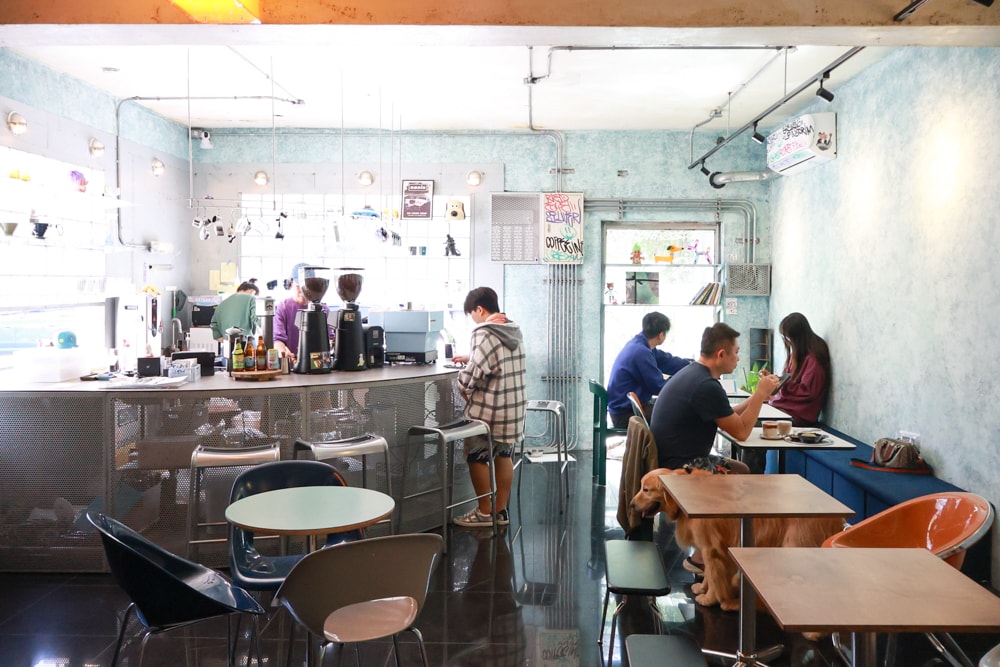 宜蘭五結美食|酷狗咖啡 KUGO CAFÉ。寵物友善餐廳、隱藏巷弄中的超酷美式塗鴉咖啡廳、美式工業風、隱藏油飯 - 第11張圖 宜蘭五結美食|酷狗咖啡 KUGO CAFÉ。寵物友善餐廳、隱藏巷弄中的超酷美式塗鴉咖啡廳、美式工業風、隱藏油飯