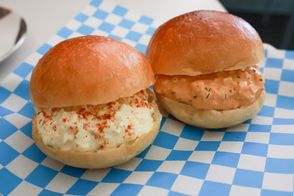 宜蘭五結美食|酷狗咖啡 KUGO CAFÉ。寵物友善餐廳、隱藏巷弄中的超酷美式塗鴉咖啡廳、美式工業風、隱藏油飯 - 第18張圖 宜蘭五結美食|酷狗咖啡 KUGO CAFÉ。寵物友善餐廳、隱藏巷弄中的超酷美式塗鴉咖啡廳、美式工業風、隱藏油飯