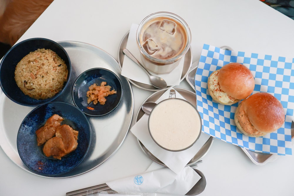 宜蘭五結美食|酷狗咖啡 KUGO CAFÉ。寵物友善餐廳、隱藏巷弄中的超酷美式塗鴉咖啡廳、美式工業風、隱藏油飯 - 第15張圖 宜蘭五結美食|酷狗咖啡 KUGO CAFÉ。寵物友善餐廳、隱藏巷弄中的超酷美式塗鴉咖啡廳、美式工業風、隱藏油飯