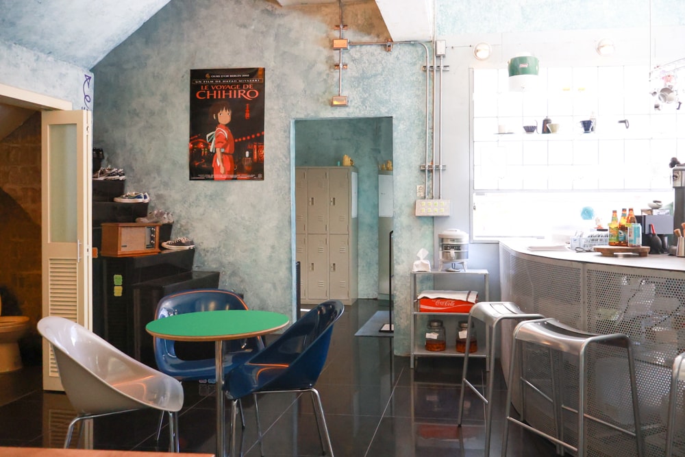 宜蘭五結美食｜酷狗咖啡 KUGO CAFÉ。寵物友善餐廳、隱藏巷弄中的超酷美式塗鴉咖啡廳、美式工業風、隱藏油飯