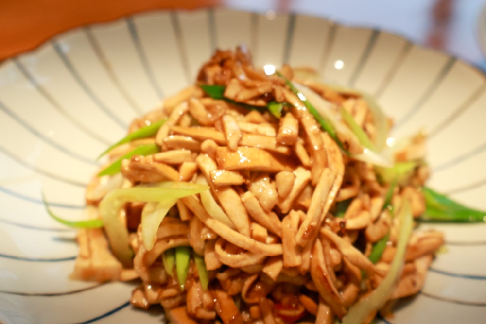 新北瑞芳美食｜水湳洞食不厭。寵物友善餐廳、懷舊老屋餐廳內品嚐古早味家常料理！