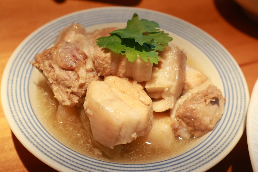 新北瑞芳美食｜水湳洞食不厭。寵物友善餐廳、懷舊老屋餐廳內品嚐古早味家常料理！