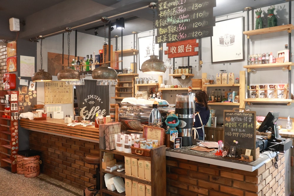 台南南區美食|漫漫弄。鹽埕老宅早午餐、台南寵物友善餐廳、森林系復古餐廳、台南老宅咖啡廳 - 第5張圖 台南南區美食|漫漫弄。鹽埕老宅早午餐、台南寵物友善餐廳、森林系復古餐廳、台南老宅咖啡廳