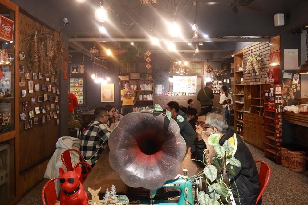台南南區美食|漫漫弄。鹽埕老宅早午餐、台南寵物友善餐廳、森林系復古餐廳、台南老宅咖啡廳 - 第6張圖 台南南區美食|漫漫弄。鹽埕老宅早午餐、台南寵物友善餐廳、森林系復古餐廳、台南老宅咖啡廳