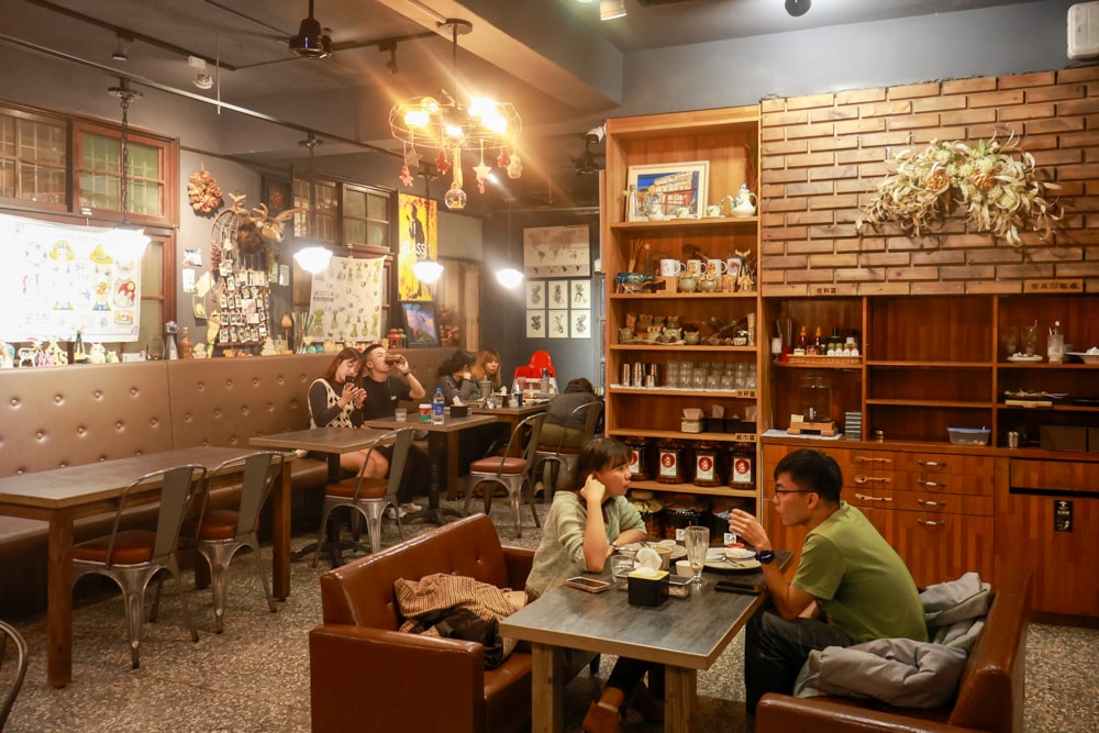 台南南區美食|漫漫弄。鹽埕老宅早午餐、台南寵物友善餐廳、森林系復古餐廳、台南老宅咖啡廳 - 第7張圖 台南南區美食|漫漫弄。鹽埕老宅早午餐、台南寵物友善餐廳、森林系復古餐廳、台南老宅咖啡廳