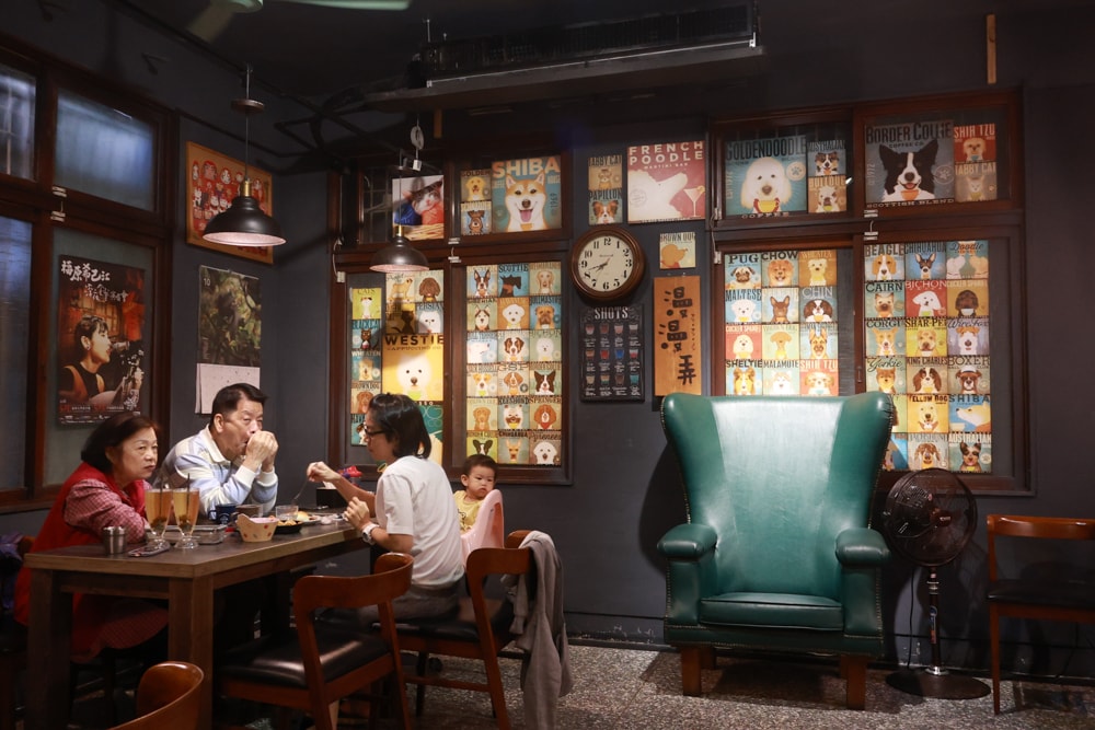 台南南區美食|漫漫弄。鹽埕老宅早午餐、台南寵物友善餐廳、森林系復古餐廳、台南老宅咖啡廳 - 第11張圖 台南南區美食|漫漫弄。鹽埕老宅早午餐、台南寵物友善餐廳、森林系復古餐廳、台南老宅咖啡廳