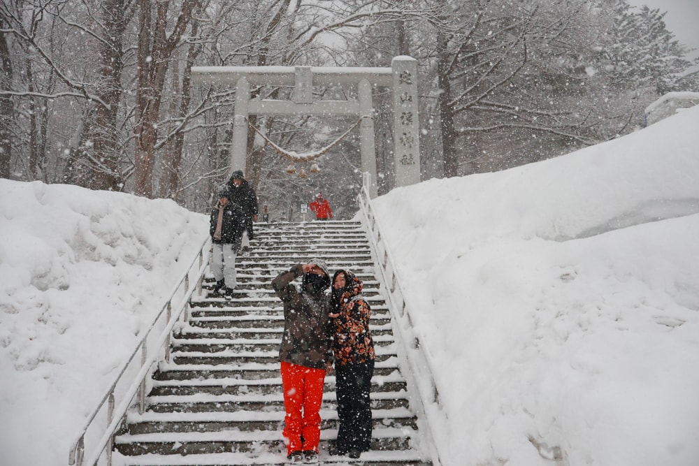 北海道札幌冬季秘境｜定山溪神社 × 雪燈路。夢幻雪蠟燭點燈祭，超浪漫の溫泉許願之旅！