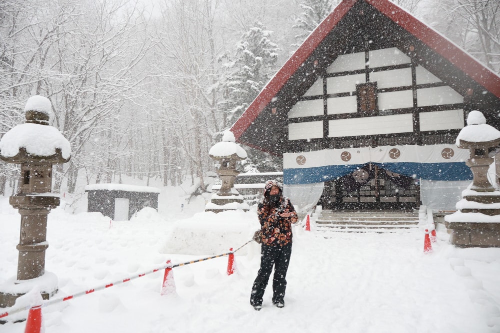 北海道札幌冬季秘境｜定山溪神社 × 雪燈路。夢幻雪蠟燭點燈祭，超浪漫の溫泉許願之旅！