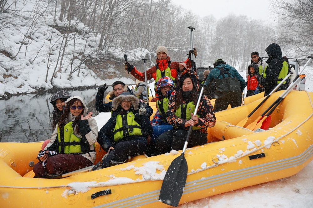 北海道札幌冬季隱藏景點｜定山溪賞雪漂流。欣賞銀白秘境、絕美雪景！玩雪+探險+美景一次滿足！