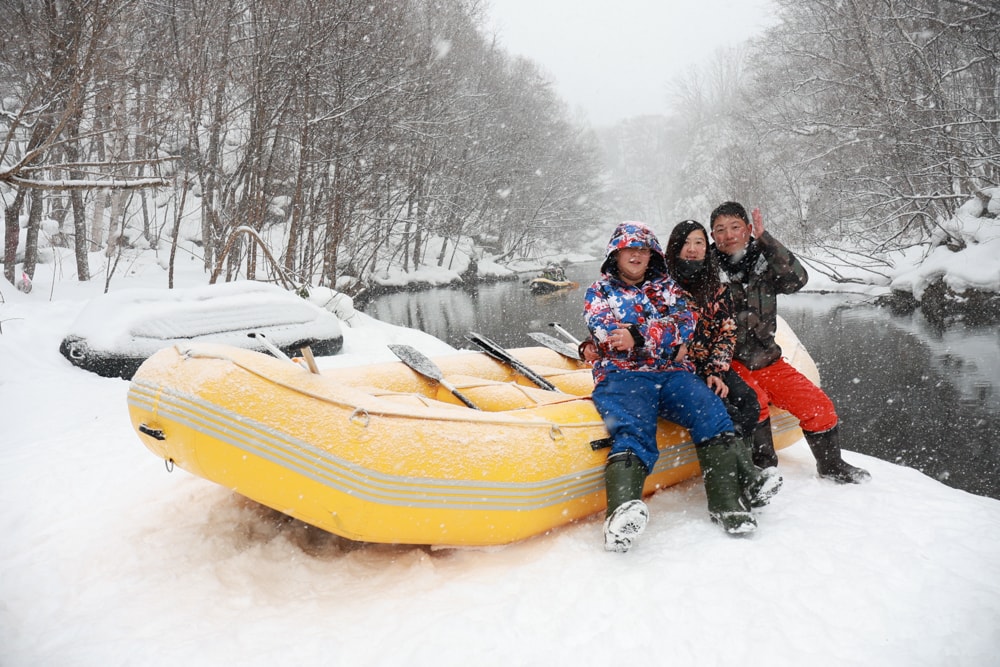 北海道札幌冬季隱藏景點｜定山溪賞雪漂流。欣賞銀白秘境、絕美雪景！玩雪+探險+美景一次滿足！