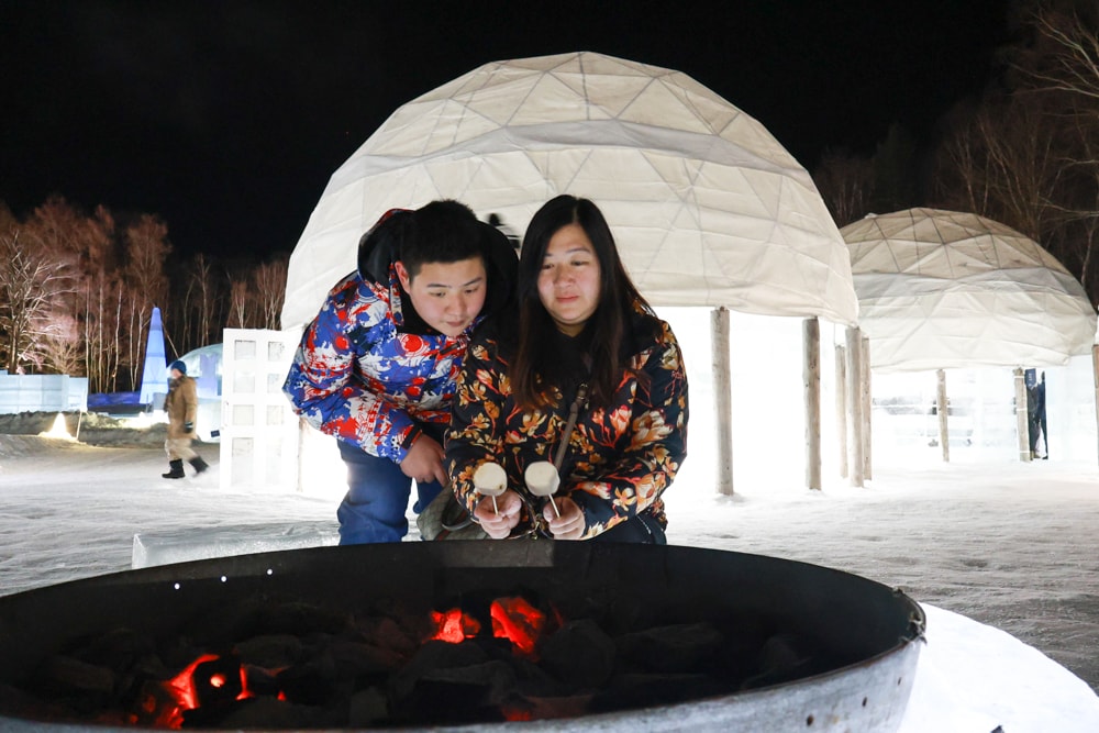 北海道星野TOMAMU度假村|冬季童話世界、一場粉雪與奇幻冰城的浪漫冒險!冬天不滑雪?來星野 TOMAMU也能玩瘋! - 第48張圖 北海道星野TOMAMU度假村|冬季童話世界、一場粉雪與奇幻冰城的浪漫冒險!冬天不滑雪?來星野 TOMAMU也能玩瘋!