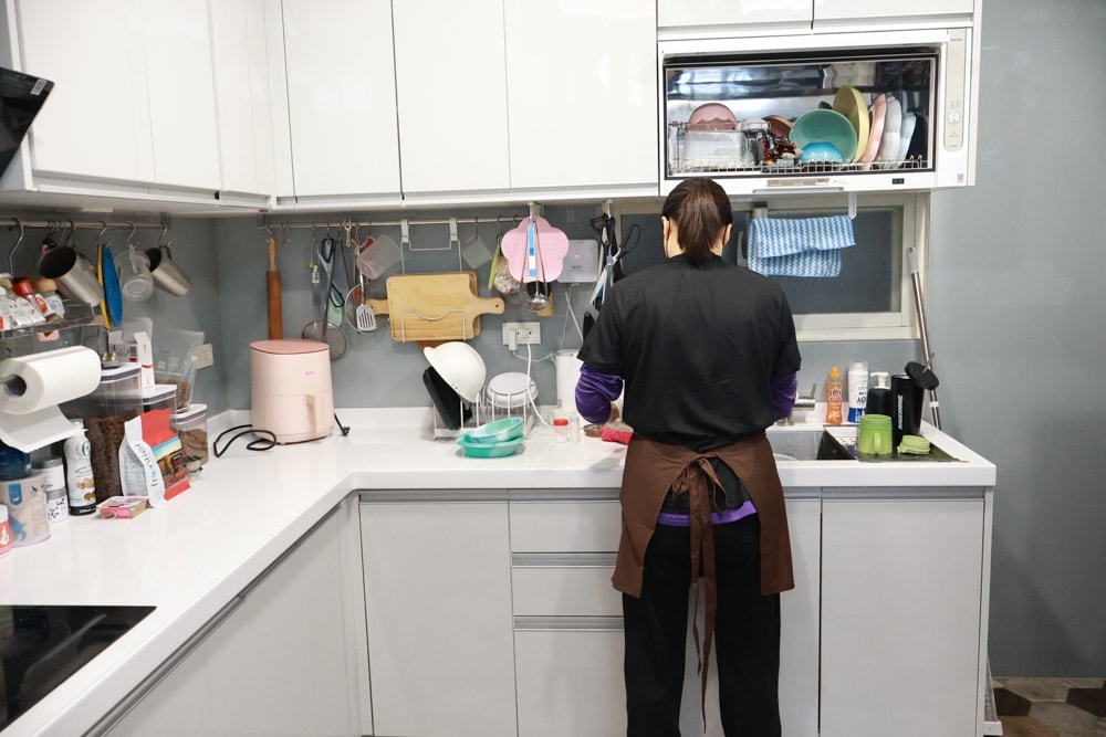 茉莉家事服務｜專業清潔團隊，讓家瞬間煥然一新，大台北地區居家清潔服務推薦、狗毛、髒污、霉斑、油污一次搞定