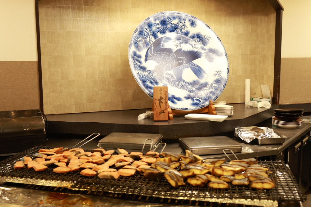 北海道阿寒湖飯店推薦｜阿寒遊久之里鶴雅。泡湯、美食與湖光山色的完美結合、一泊二食、溫泉旅館