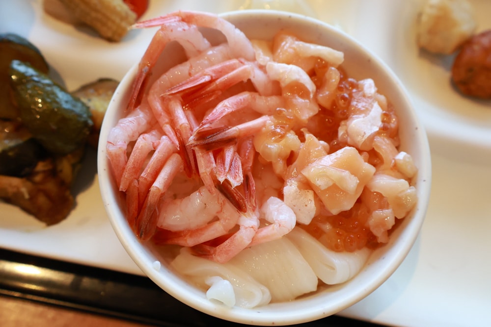 北海道阿寒湖飯店推薦｜阿寒遊久之里鶴雅。泡湯、美食與湖光山色的完美結合、一泊二食、溫泉旅館