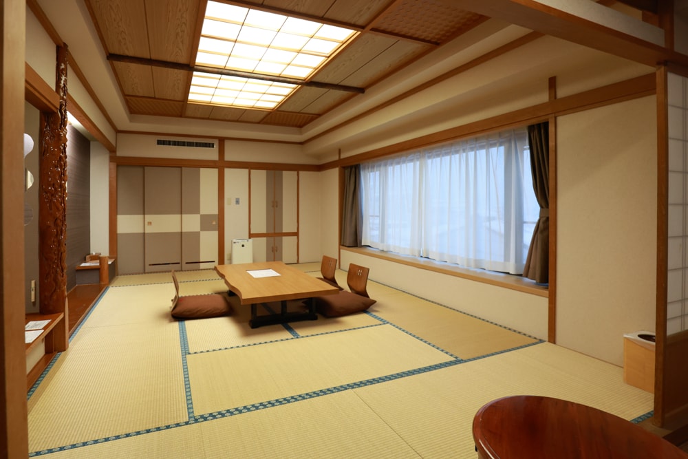 北海道阿寒湖飯店推薦｜阿寒遊久之里鶴雅。泡湯、美食與湖光山色的完美結合、一泊二食、溫泉旅館