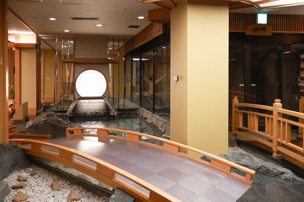 北海道阿寒湖飯店推薦｜阿寒遊久之里鶴雅。泡湯、美食與湖光山色的完美結合、一泊二食、溫泉旅館