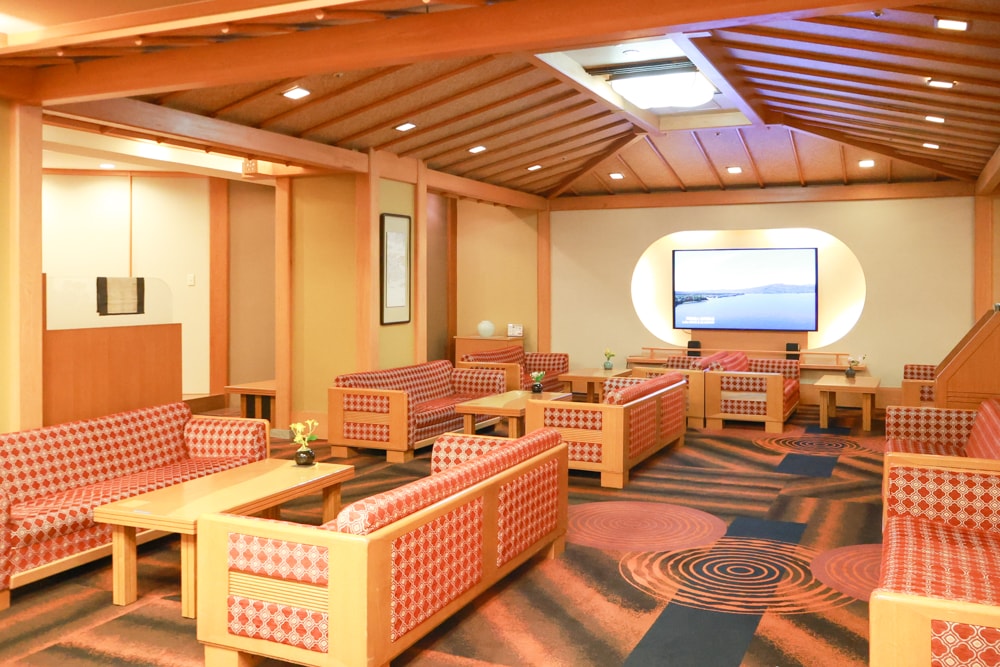 北海道阿寒湖飯店推薦｜阿寒遊久之里鶴雅。泡湯、美食與湖光山色的完美結合、一泊二食、溫泉旅館