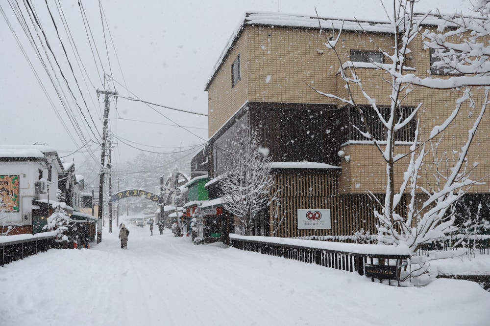 北海道阿寒湖飯店推薦｜阿寒遊久之里鶴雅。泡湯、美食與湖光山色的完美結合、一泊二食、溫泉旅館