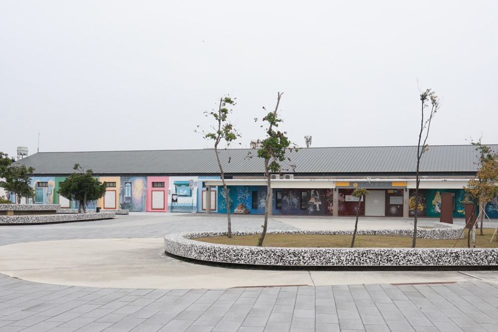 台南寵物友善景點｜北門洗滌鹽工場一日遊攻略。帶毛孩搭遊園車、奔跑草地、探索鹽鄉文化！