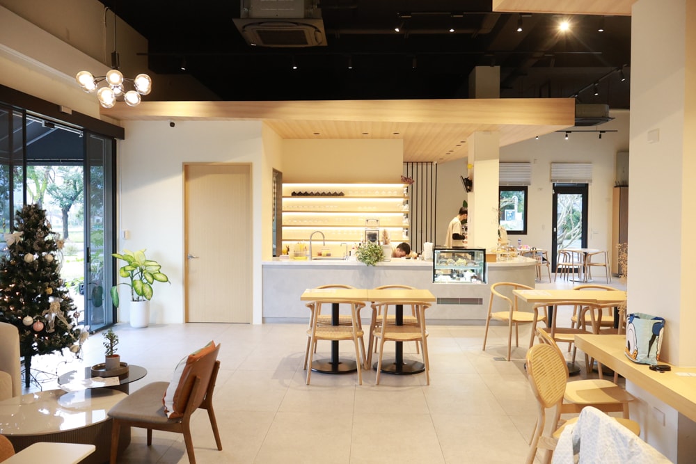 宜蘭三星美食｜無名糧倉 Sem Nome Celeiro。純白北歐風質感咖啡廳，大片落地窗、田園景觀＋美味餐點、寵物友善！