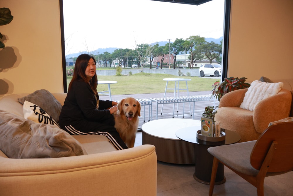 宜蘭三星美食｜無名糧倉 Sem Nome Celeiro。純白北歐風質感咖啡廳，大片落地窗、田園景觀＋美味餐點、寵物友善！