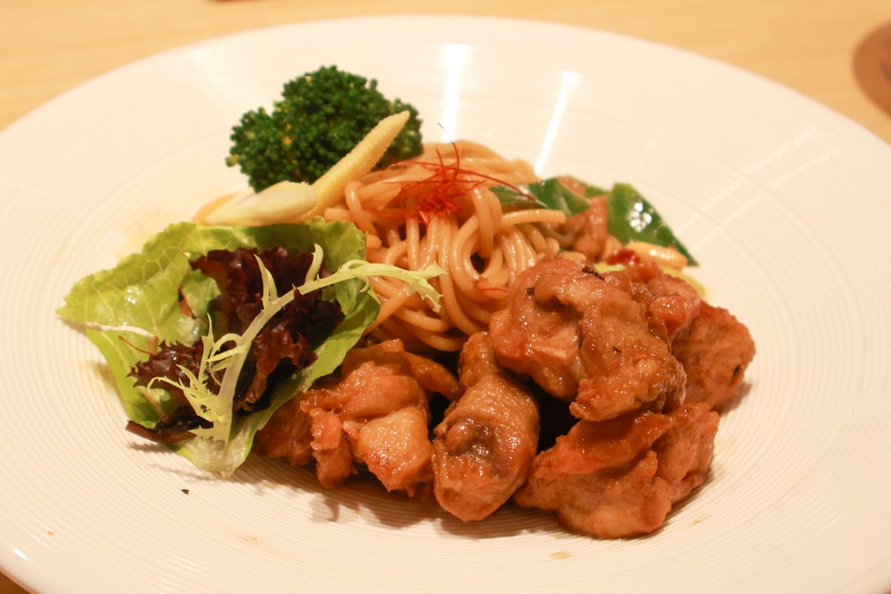 宜蘭三星美食｜無名糧倉 Sem Nome Celeiro。純白北歐風質感咖啡廳，大片落地窗、田園景觀＋美味餐點、寵物友善！