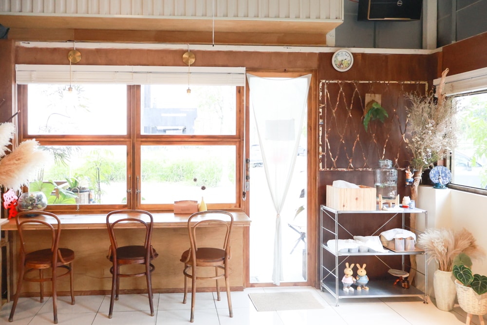 花蓮北濱美食 ｜小小兔子廚房。寵物友善＋新鮮火鍋蔬菜自助吧，必點豬肋排、花蓮寵物友善美食推薦