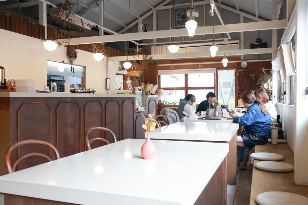 花蓮北濱美食 ｜小小兔子廚房。寵物友善＋新鮮火鍋蔬菜自助吧，必點豬肋排、花蓮寵物友善美食推薦