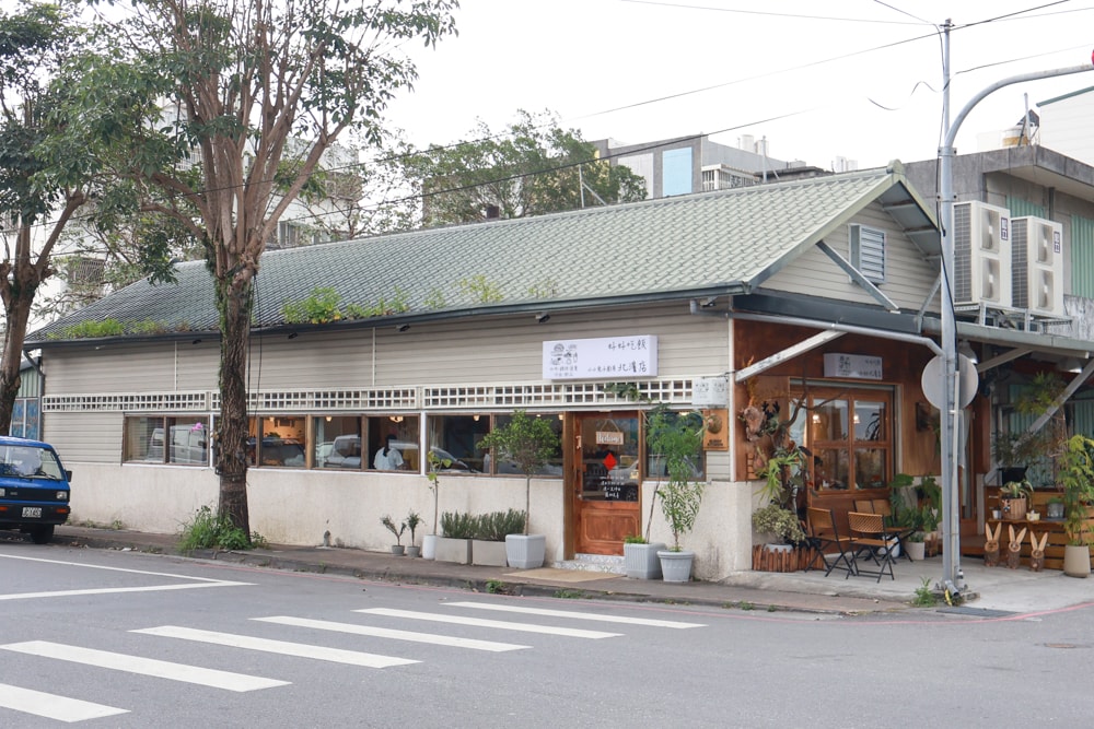 花蓮北濱美食 ｜小小兔子廚房。寵物友善＋新鮮火鍋蔬菜自助吧，必點豬肋排、花蓮寵物友善美食推薦