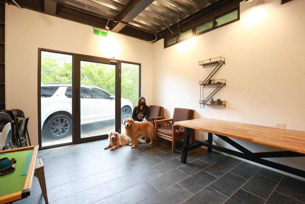 新北烏來住宿推薦｜足立司拉梯田溫泉背包館、寵物友善、平日包棟、泡湯、觀星一次滿足