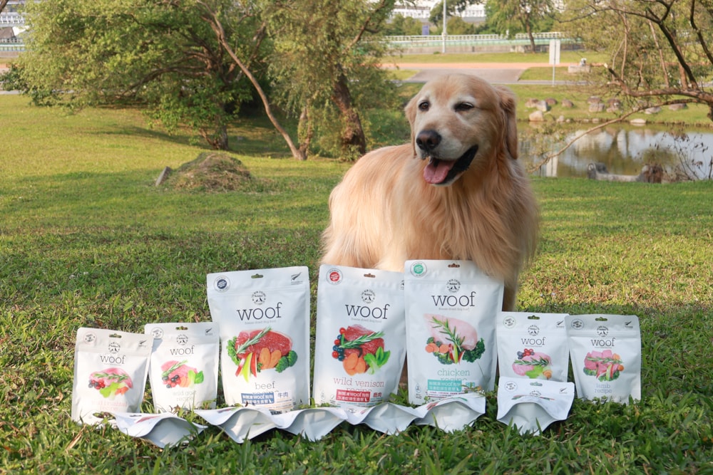 天然無穀凍乾狗糧推薦｜NZ Natural鮮開凍WOOF凍乾。紐西蘭凍乾生食、天然無穀高含肉量，挑嘴犬也愛吃！