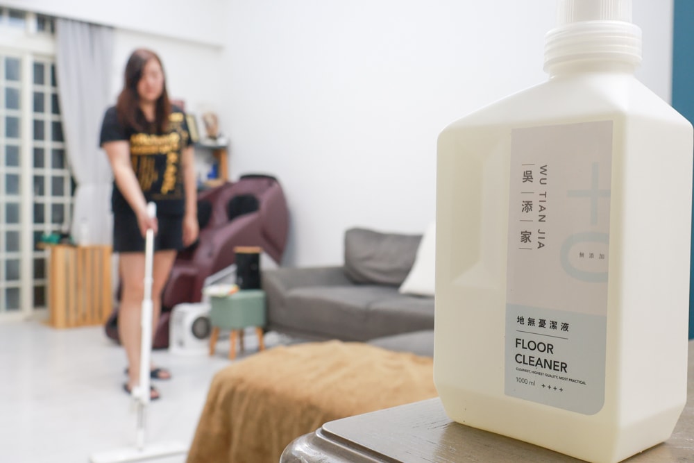 毛孩家庭清潔推薦｜吳添家植萃酵素清潔劑！從地板、空氣、織品一次搞定、天然無添加、全方位家庭清潔神隊友
