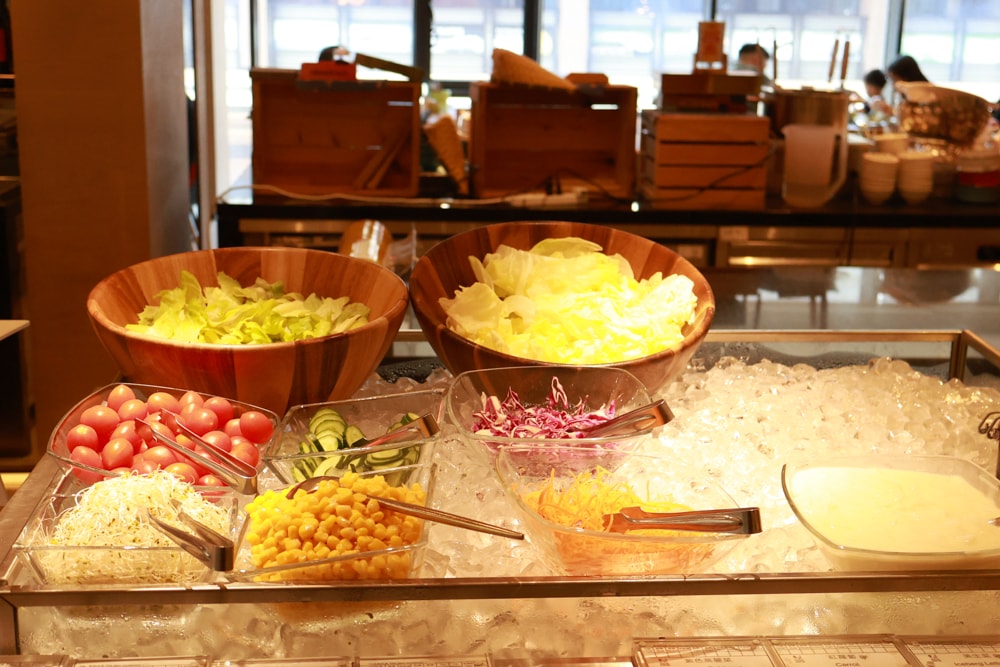 高雄住宿推薦｜高雄英迪格酒店。寵物住房專案開箱，近中央公園、捷運、美食購物都方便！