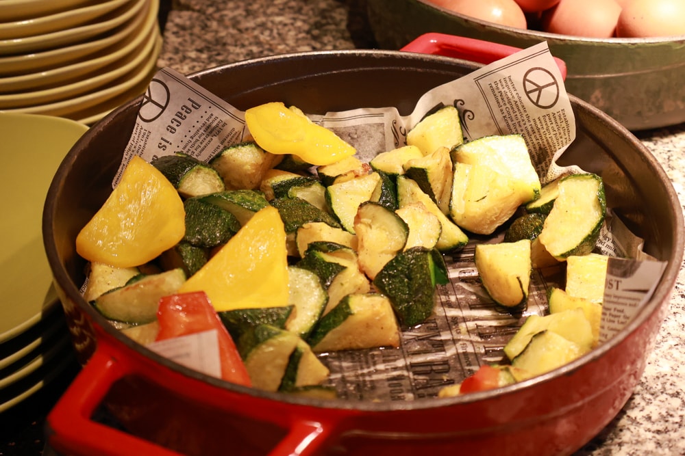 高雄住宿推薦｜高雄英迪格酒店。寵物住房專案開箱，近中央公園、捷運、美食購物都方便！