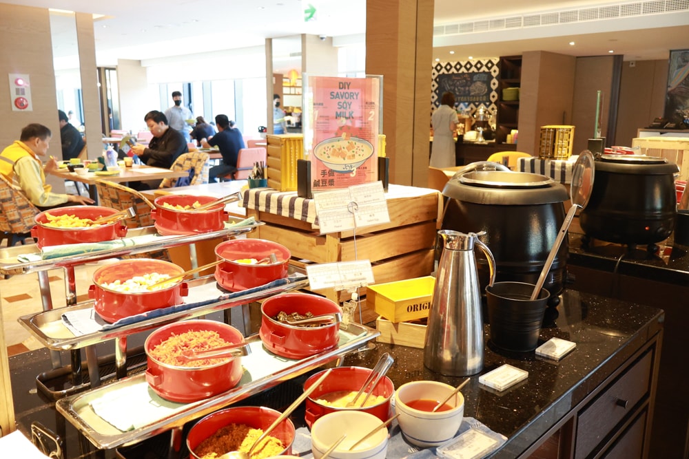 高雄住宿推薦｜高雄英迪格酒店。寵物住房專案開箱，近中央公園、捷運、美食購物都方便！