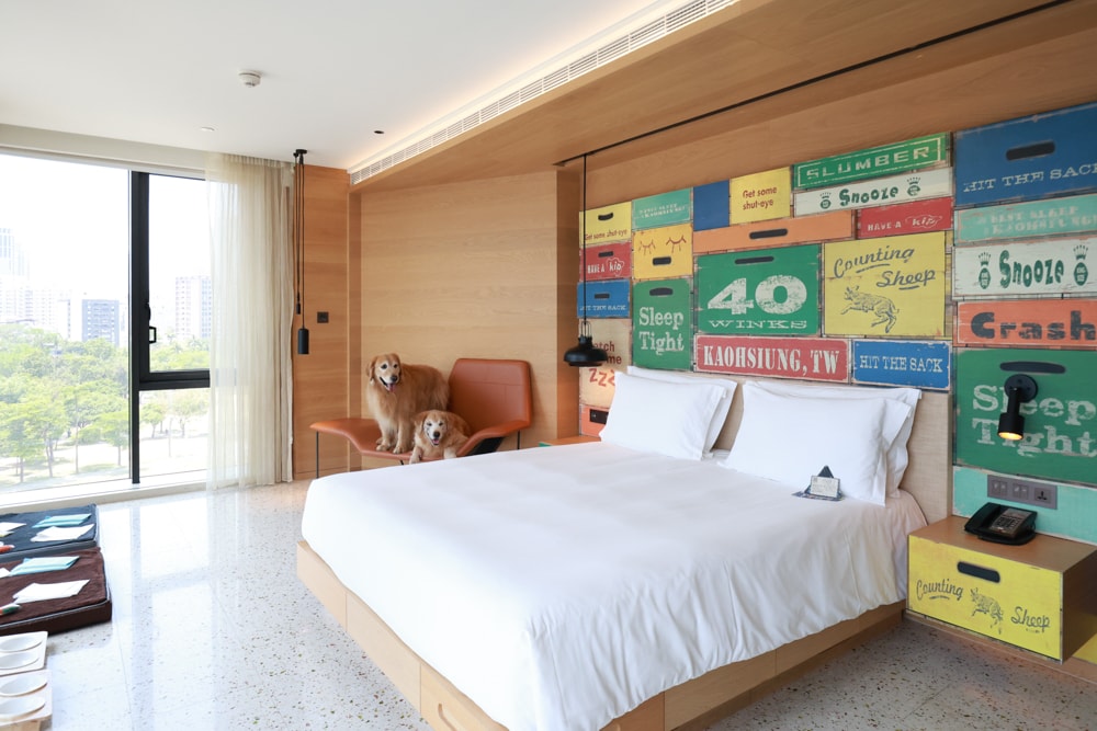 高雄住宿推薦｜高雄英迪格酒店。寵物住房專案開箱，近中央公園、捷運、美食購物都方便！