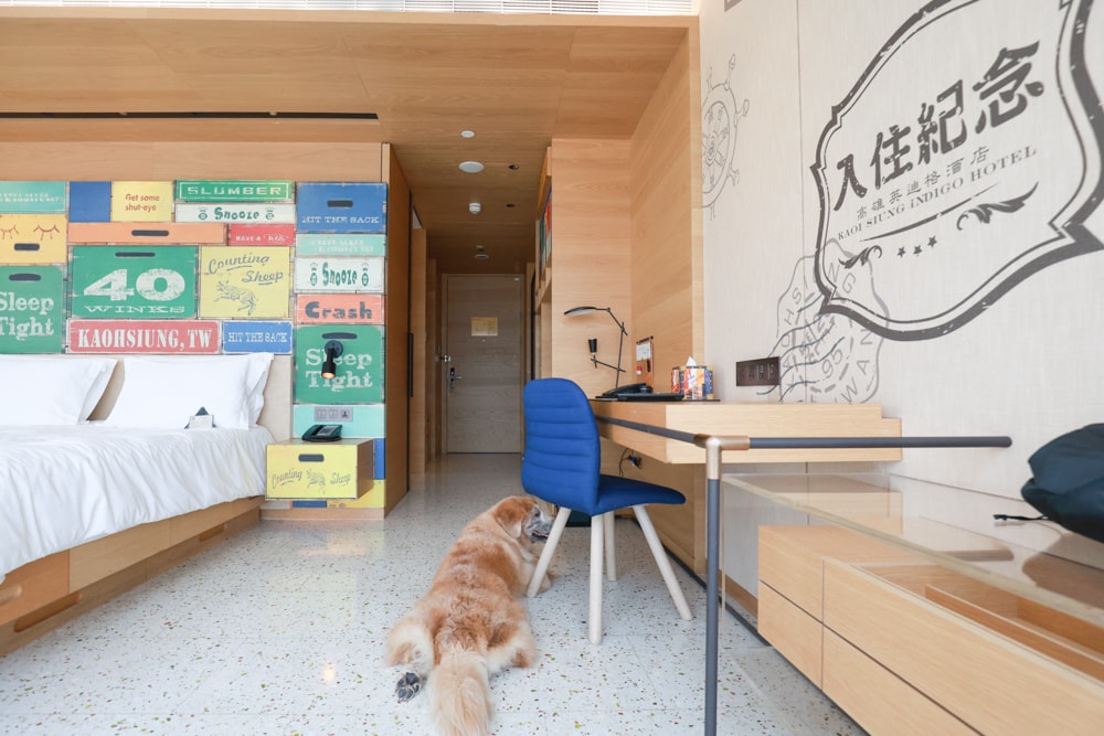 高雄住宿推薦｜高雄英迪格酒店。寵物住房專案開箱，近中央公園、捷運、美食購物都方便！