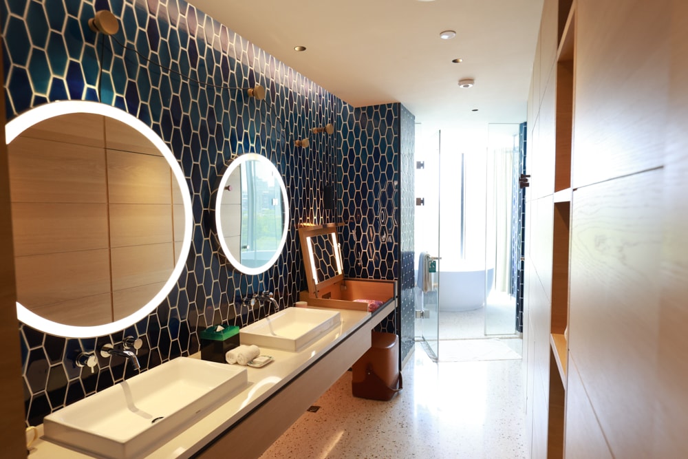 高雄住宿推薦｜高雄英迪格酒店。寵物住房專案開箱，近中央公園、捷運、美食購物都方便！